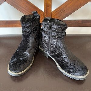 Muk Luks Clarice boot embossed velvet feel boot in black size 7 side zippers